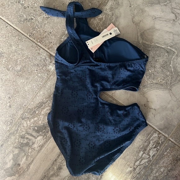 Bloomingdale’s Aqua One Shoulder Side Cutout One Piece Swimsuit, Size S NWT - Picture 4 of 7